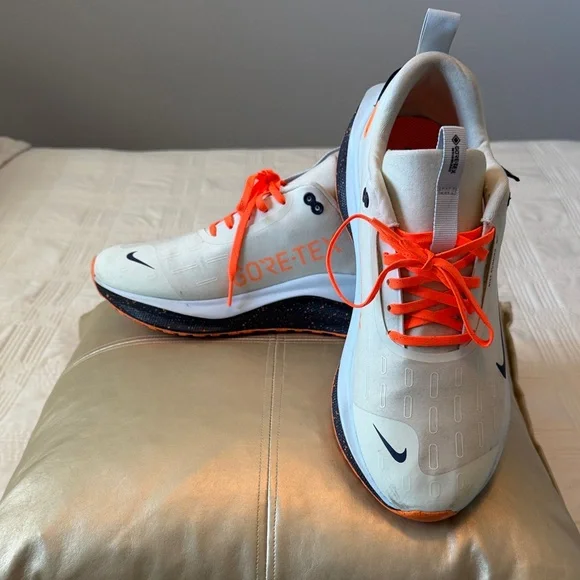 Nike Men’s White Sneakers with Neon Orange Laces - Picture 10 of 16